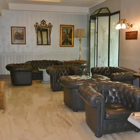 Отель Jr Bocconi 4*