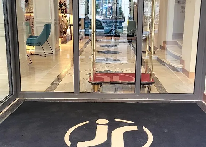 ホテル Jr Bocconi 4*